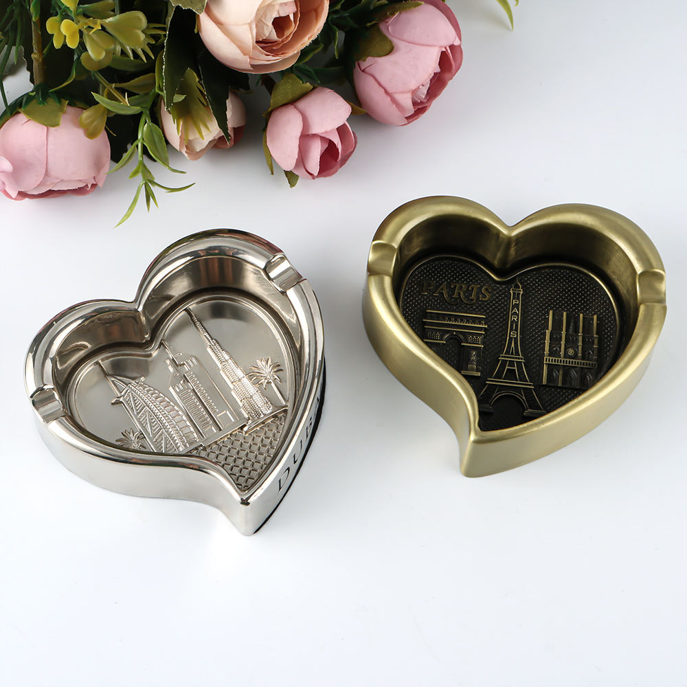 Cendrier en métal souvenir
