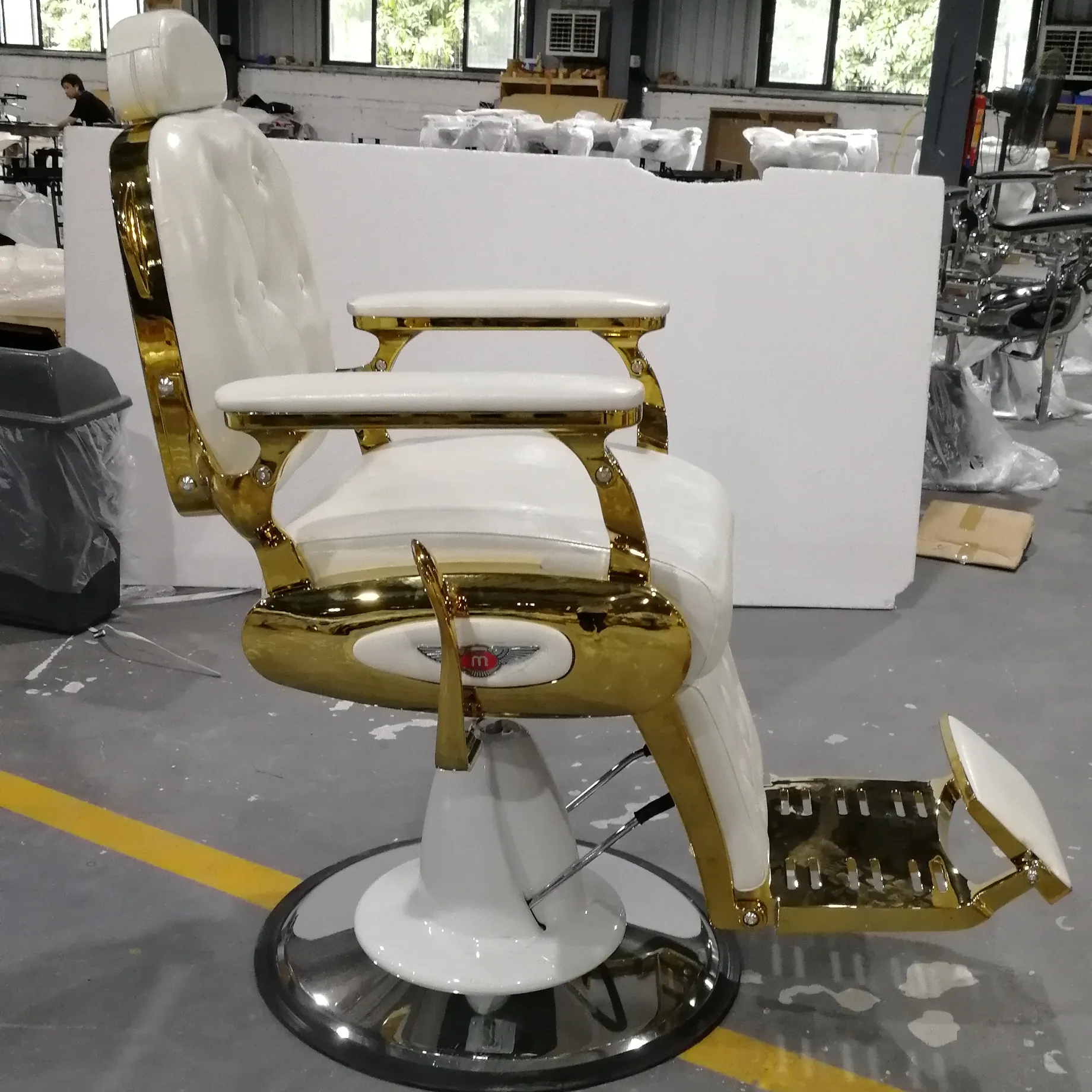 Professionnel cheveux beauté coiffeur chaises de style ancien chaise de barbier classique robuste chaises QZ-M100T