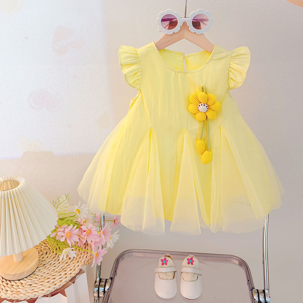 Vestido de verano amarillo con mangas abullonadas y estampado de girasoles.