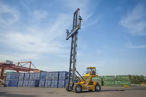 2024 nuevo manipulador de contenedores vacíos de 9 toneladas XCH1007K Grúa apiladora de alcance de contenedores con motor EPA - Product Image 4