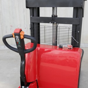 Precio de fábrica Mini Walkie eléctrico Apilador de palés Camión elevador Semi eléctrico Straddle Elevador Apilador Carretilla elevadora para carga Descarga - Product Image 5
