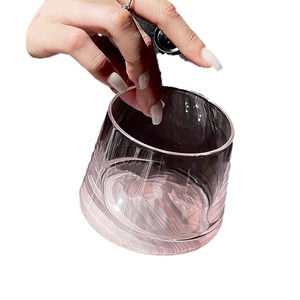 Stokta yaratıcı pembe dağ taban cam viski bardağı fincan