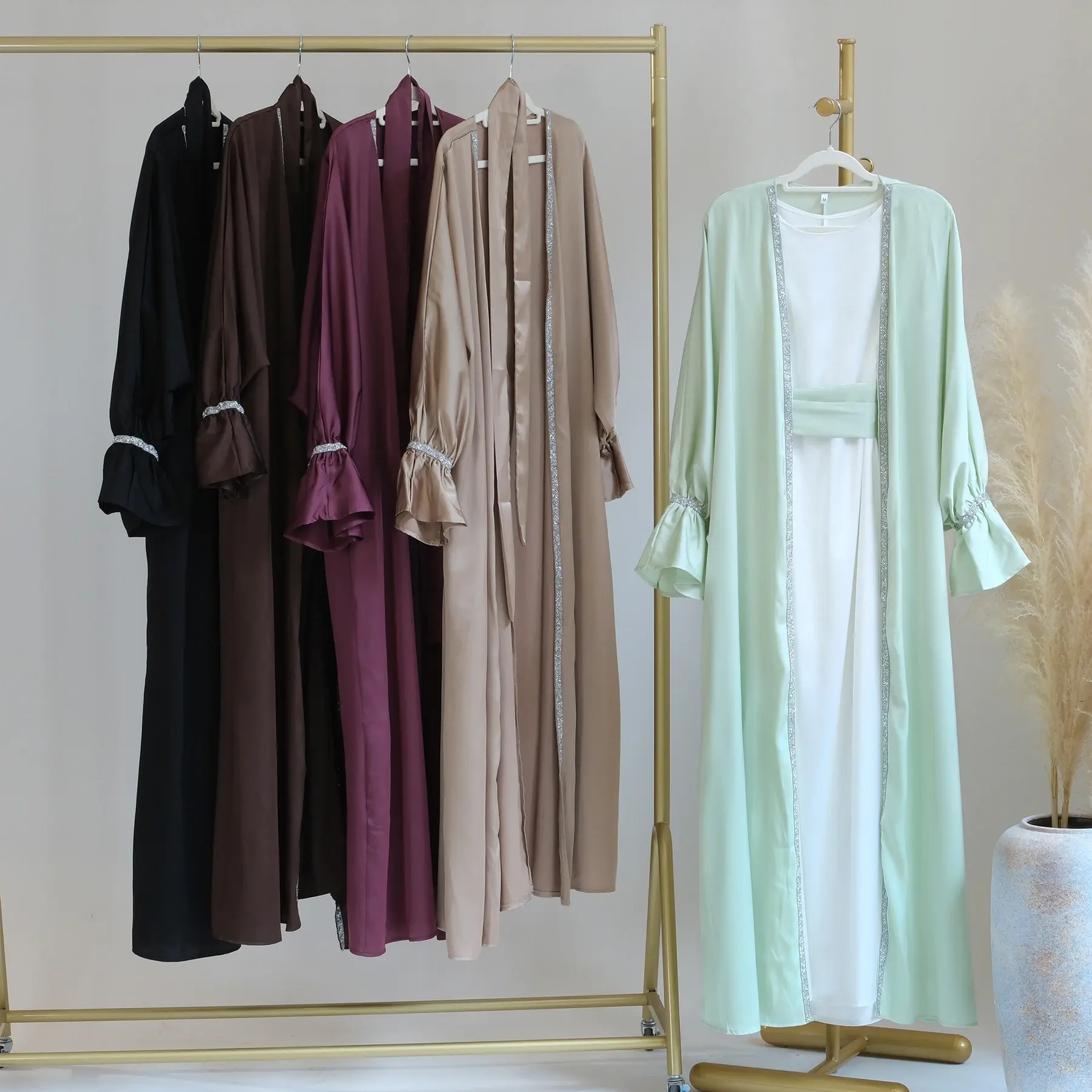 Set di 2 pezzi di nuovo Design Eid Abito musulmano con perline a farfalla da donna 2023 Dubai modesto Kimono raso Abaya