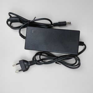 双线交流/DC 100V-240V 9V-24V电源适配器，带12v发光二极管灯条闭路电视监控电源3A-6A桌面电源