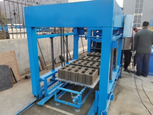 QTJ4-máquina de fabricación de bloques de cemento, pavimentadora de 40 bloques huecos, maquinaria de fabricación de ladrillos de hormigón, llave normal máxima en venta - Product Image 5
