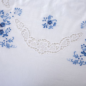 סט גליון כותנה טהור 100%, רקמה פרחונית כחולה לבנה עם ניקוב עדין, מצעים יוקרתיים רכים - Product Image 5