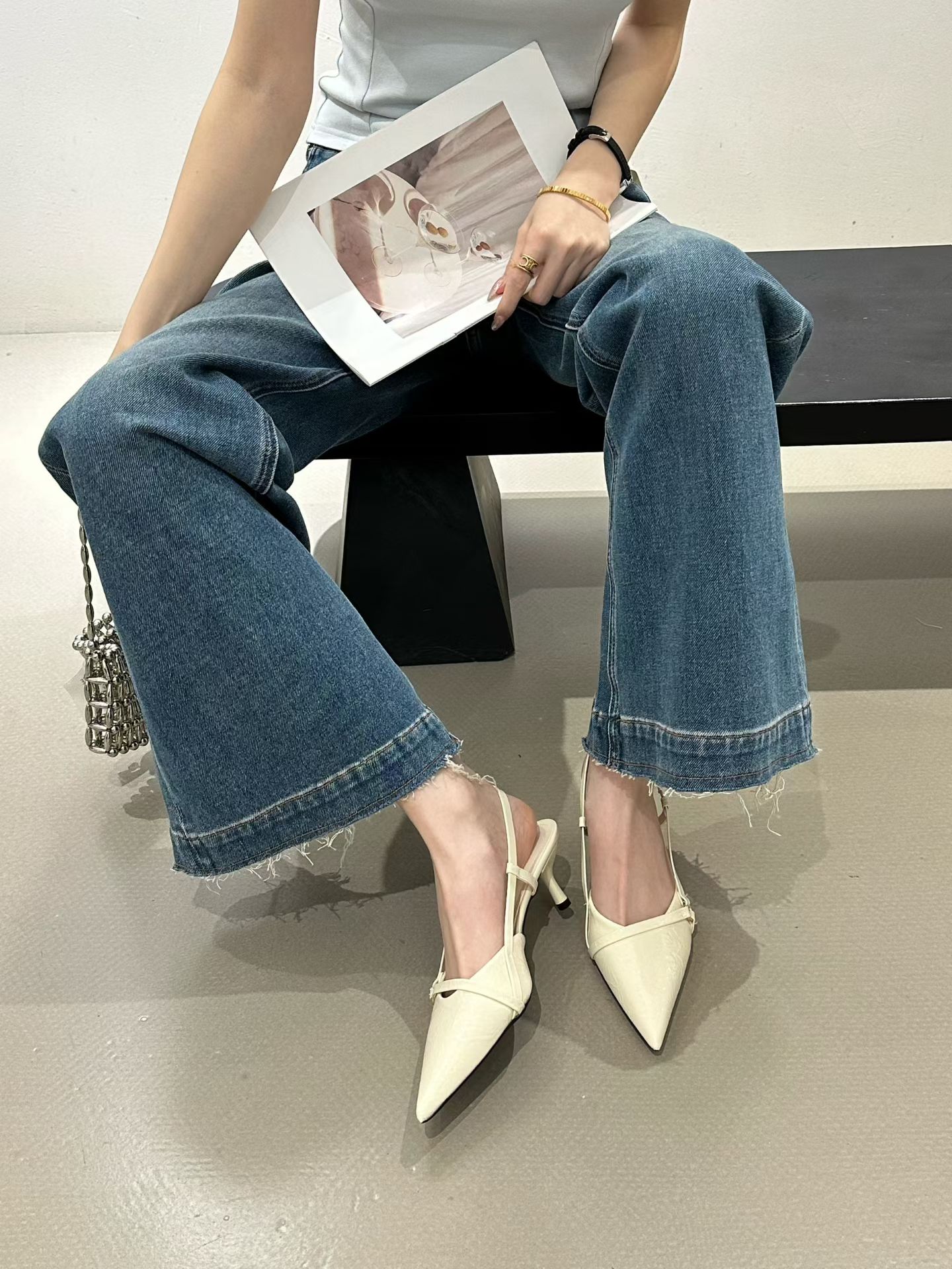 Apricot color