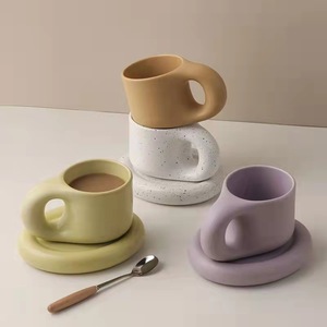 แก้วกาแฟอ้วนสไตล์นอร์ดิก,แก้วคนอ้วนน่ารักแก้วคู่และจานรองถ้วยน้ำเซรามิกสำหรับชุดของขวัญ290มล.