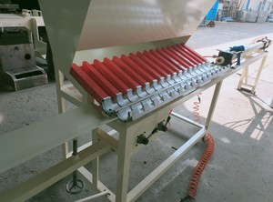 Caricatore e scaricatore di carta pneumatico semi automatico per abbigliamento e merce con imballaggio in legno e plastica - Product Image 2