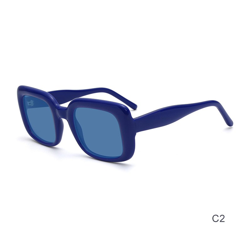 Monture bleue, verres bleus