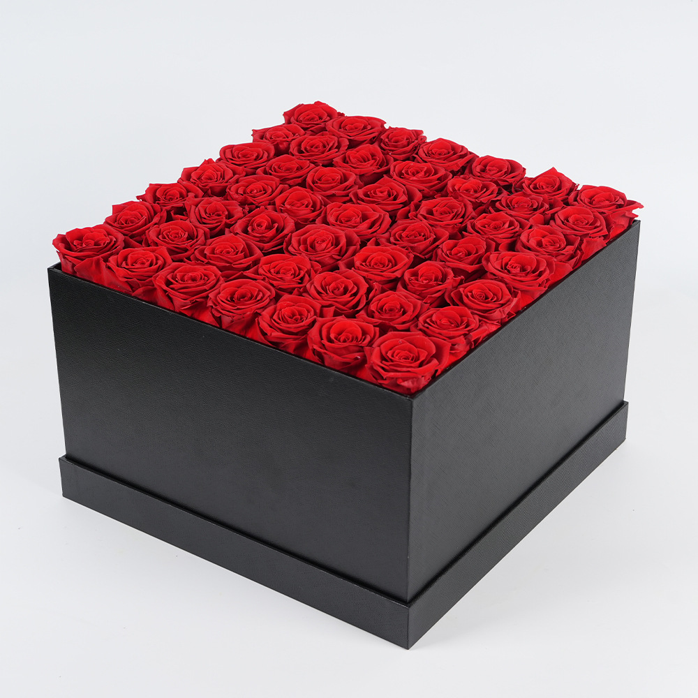 49 fleurs dans une boîte carrée (seau noir/blanc)