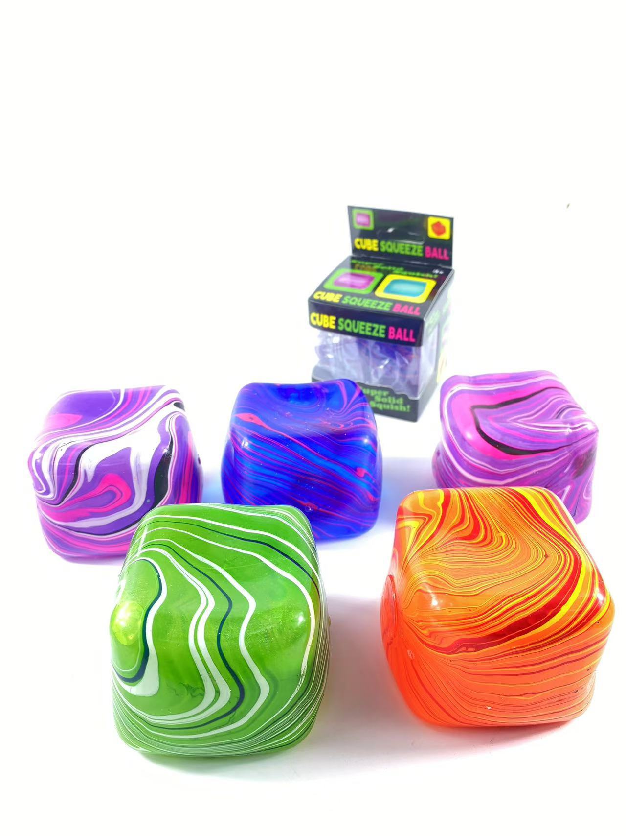 กล่องบรรจุภัณฑ์ทรงสี่เหลี่ยมลายไหล ขนาด 55 ซม. สีบล็อก - สีสุ่ม