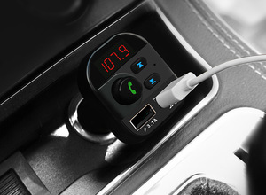 805E车载充电器双<span class=keywords><strong>USB</strong></span>多功能无线免提车载BT套件读取tf卡/<span class=keywords><strong>USB</strong></span>音乐车载无线调频发射器