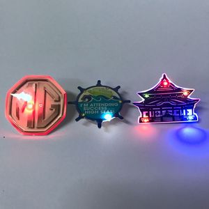 סין LED פין ספק מותאם אישית עיצוב משלך לוגו LED מהבהב כפתור בטיחות פין תג - Product Image 4