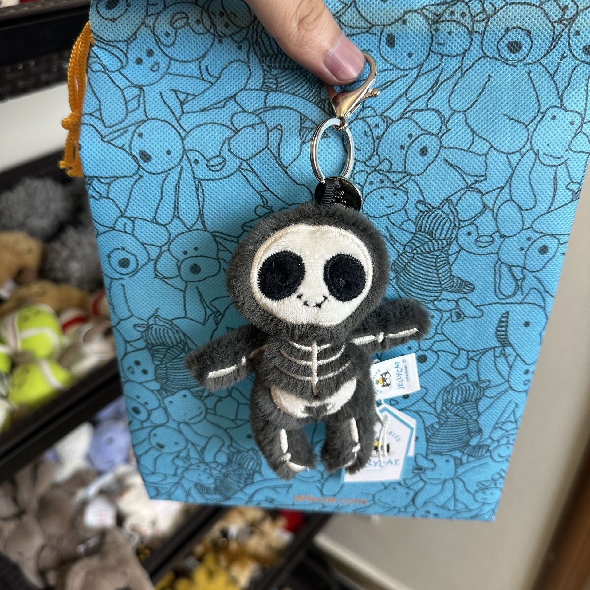 Pendentif tête de mort - 9-11cm, sac anti-poussière avec étiquette.