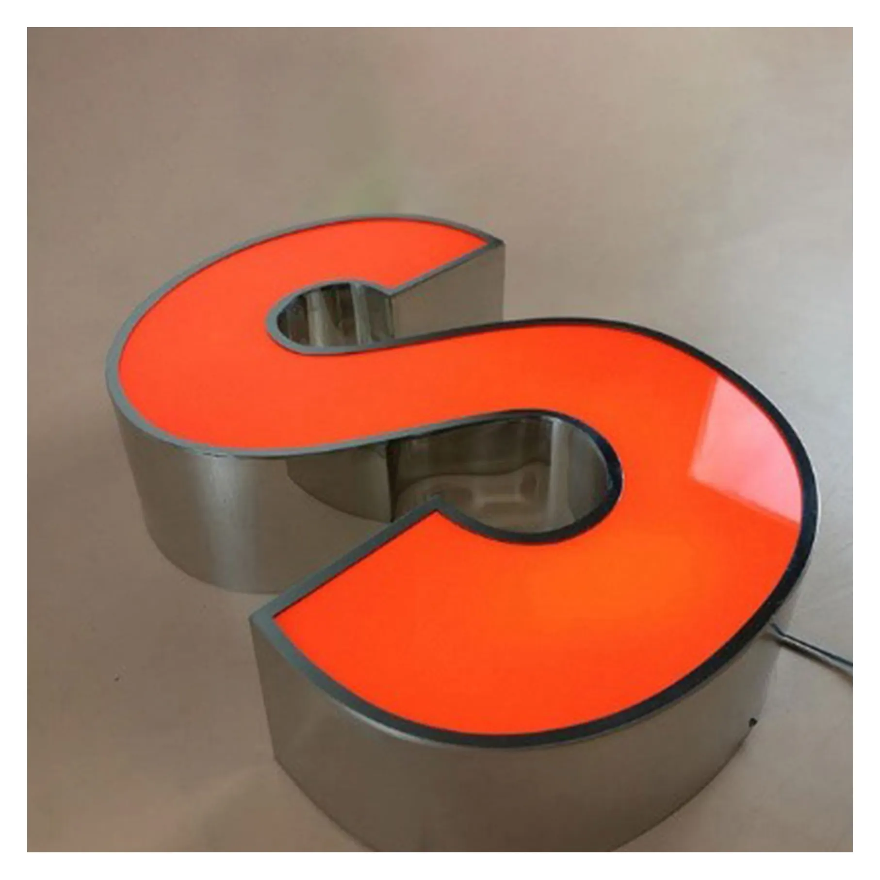 Lettera di canale personalizzata all'ingrosso 3D Light Up Letter Led Sign lettera in metallo utilizzata sul Display del Logo