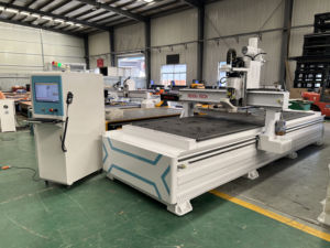 Tareas de carpintería y grabado de precisión Cambio de herramienta rápido versátil Enrutador CNC 1325 ATC - Product Image 3