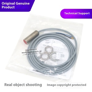 Original Leuze IS 218Mm/2No-8E0 PNP Salida NPN Sensor de proximidad normalmente abierto Tipo magnético e inductivo