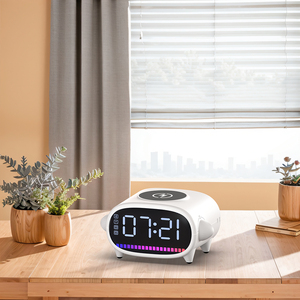 Smart Desktop LED Wecker mit kabellosem Ladegerät Digital anzeige und Umgebungs licht für Wohnzimmer Tolle Geschenk idee - Product Image 4