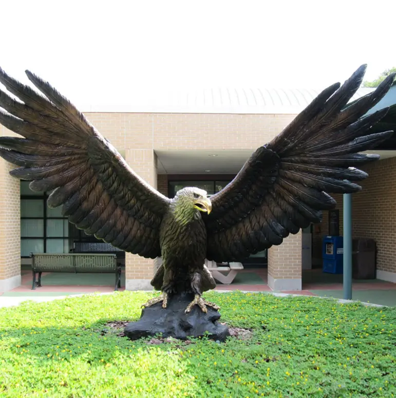 Gran escultura de águila de cobre fundido, águila de bronce, adornos decorativos de metal personalizados para exteriores para jardín