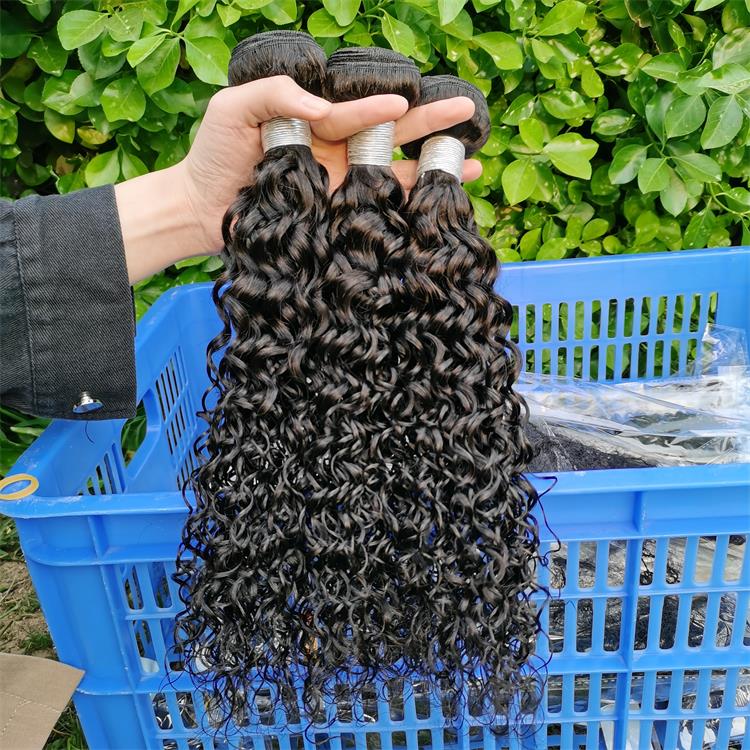 Cheveux ondulés effet vague d'eau