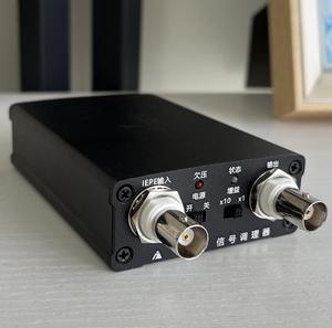 Der tragbare Konstant strom adapter ist ein Instrument, das speziell für den Einsatz mit IEPE-Sensoren entwickelt wurde - Product Image 1