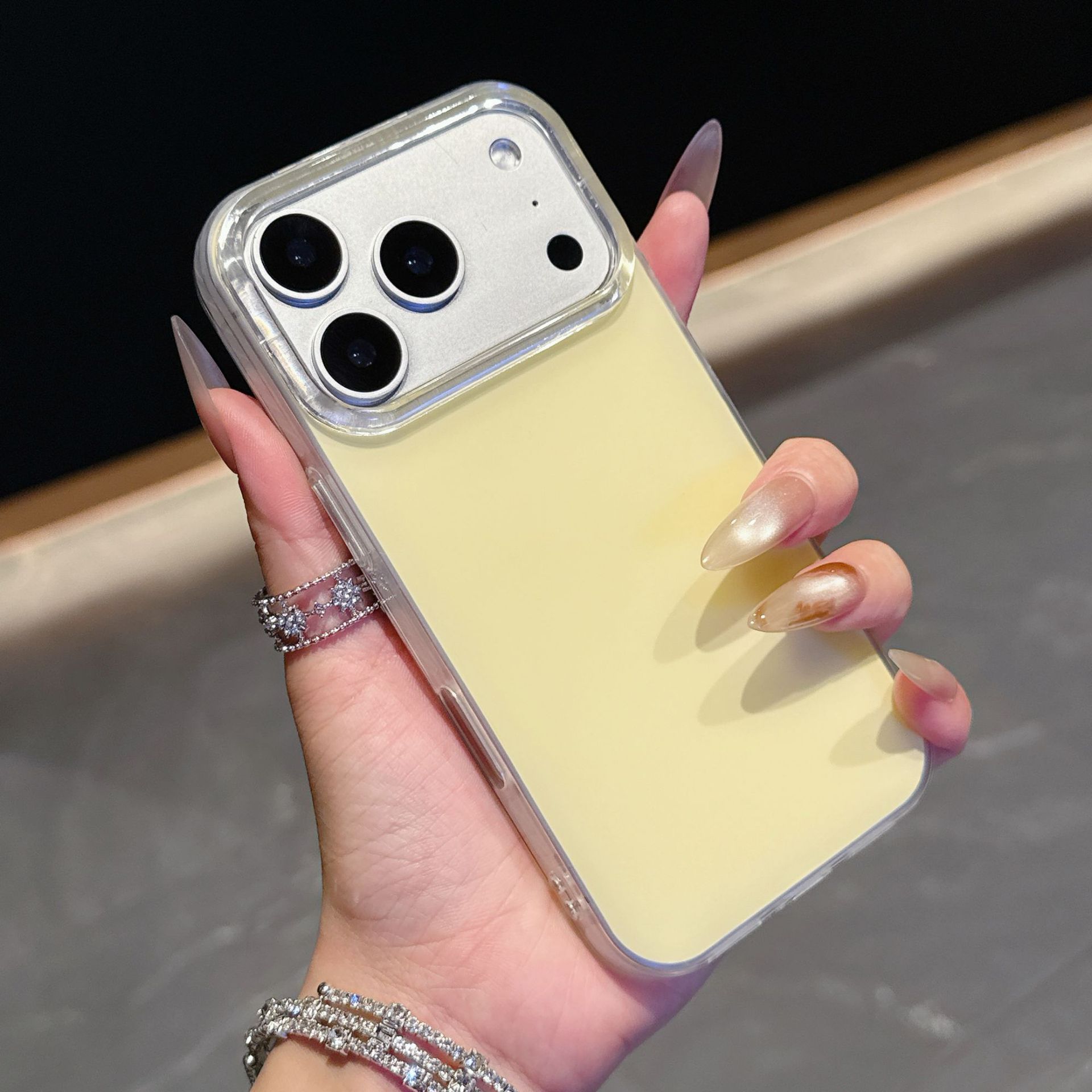 Jaune