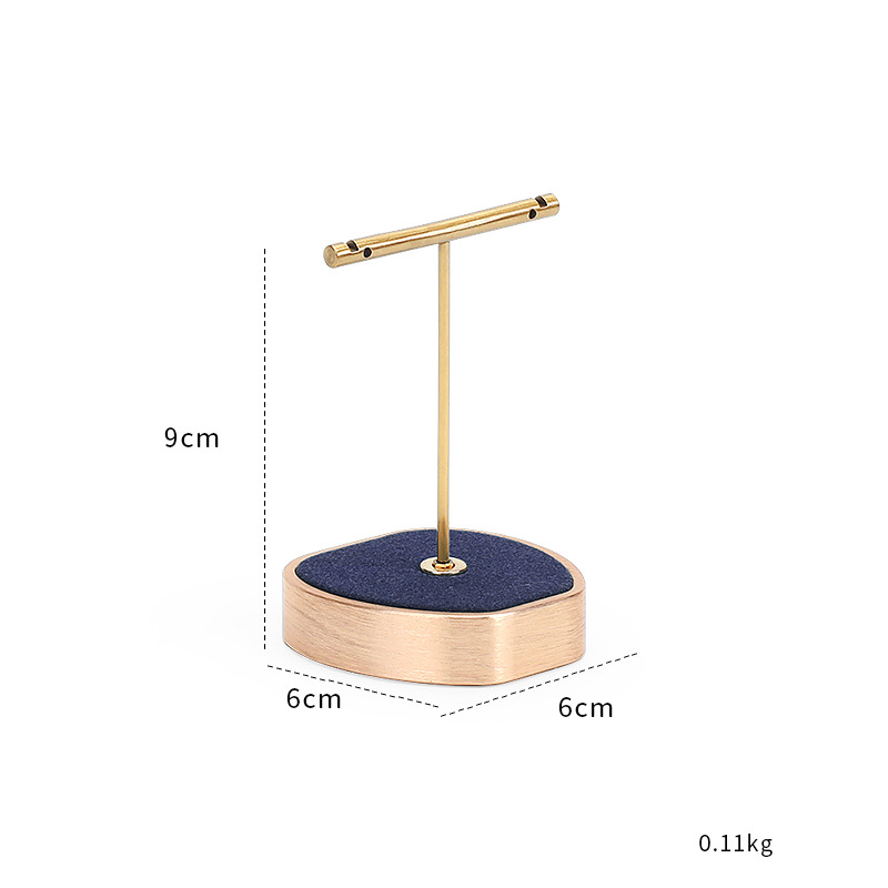 earring T
