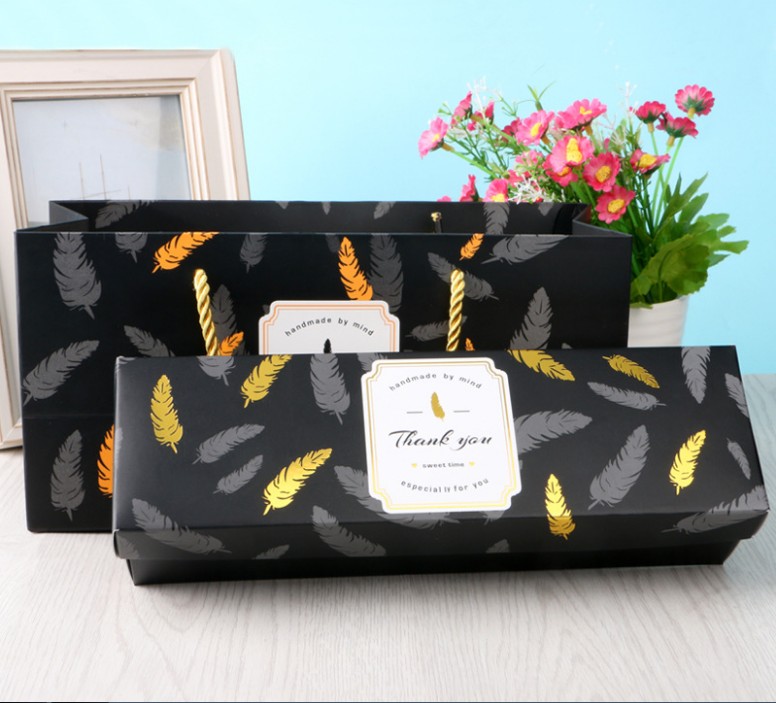 Sac plume noir avec boîte