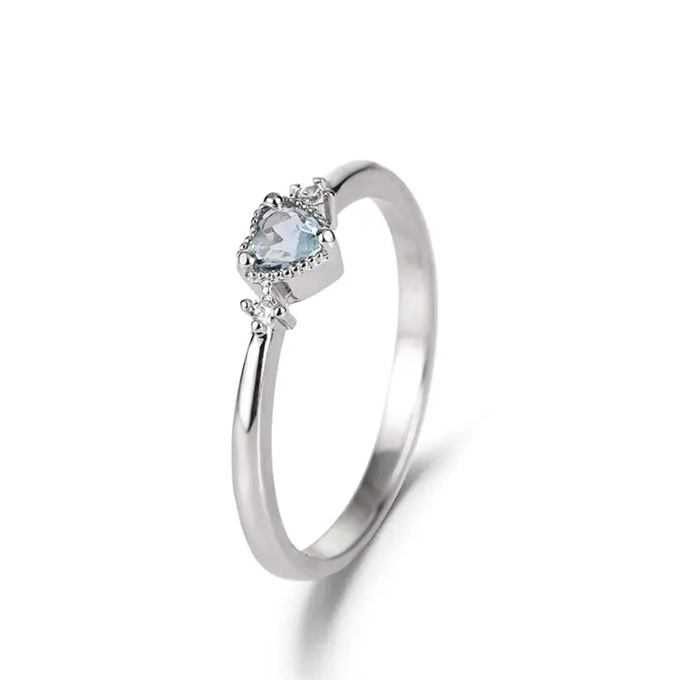 Nuevo exquisito Pequeño anillo de Topacio Azul moda damas anillo Chapado en platino en forma de corazón anillo barato fabricante al por mayor