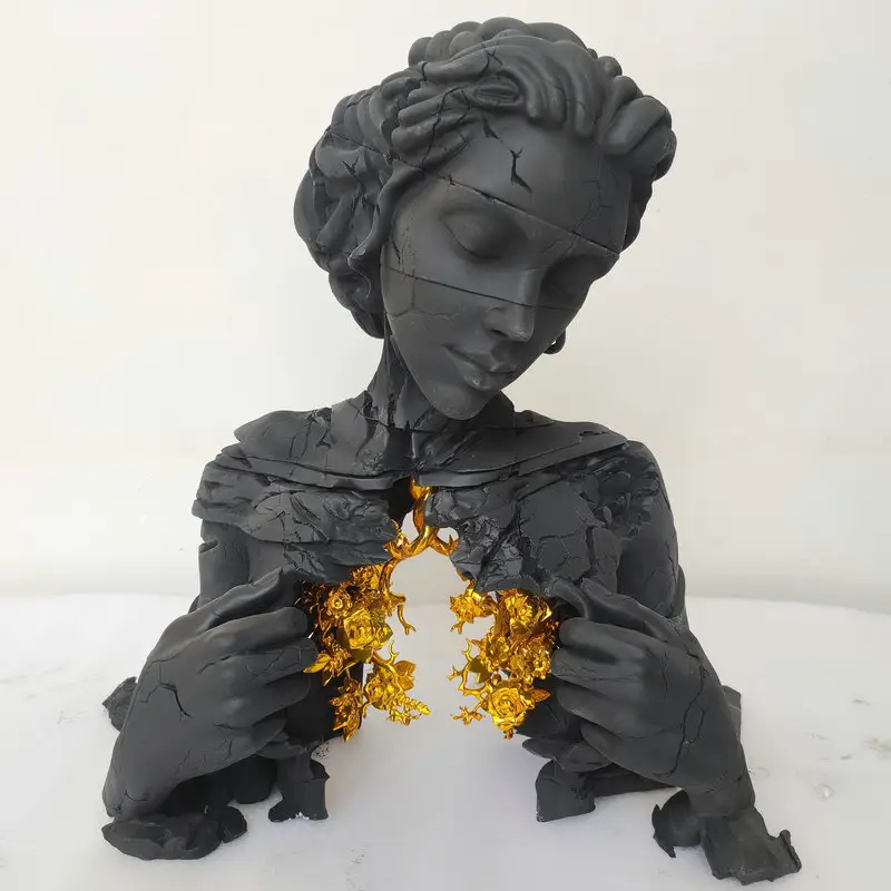 Poitrine ouverte dame avec sculpture de poumon d'or impression 3d résine dame personnage statue modèle figurine