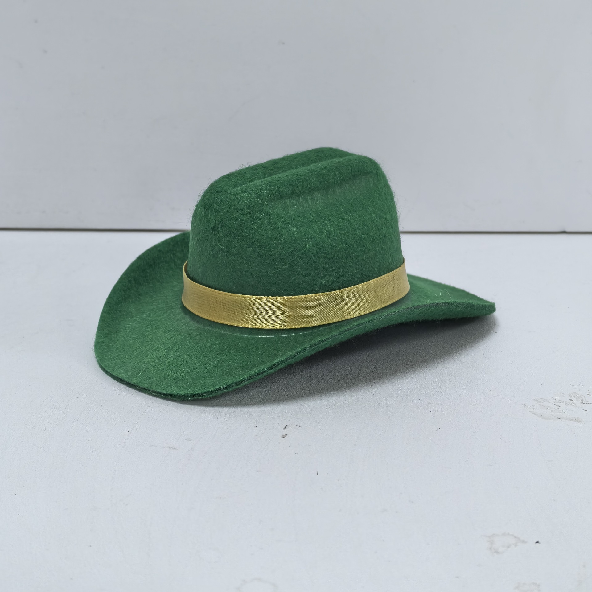Cordon de menton en ruban doré vert