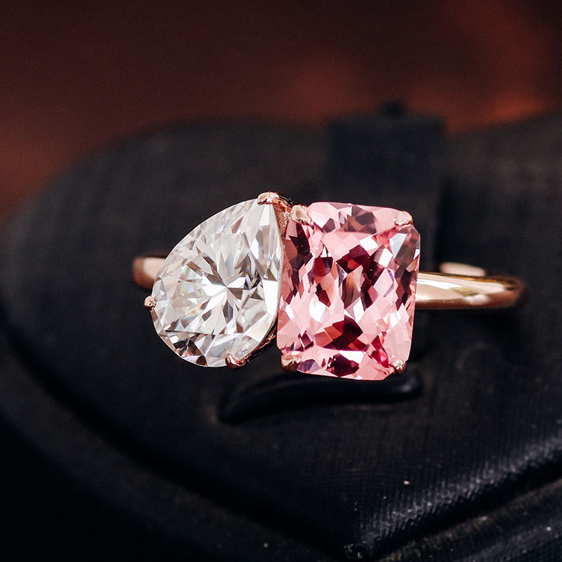 Bague en or massif 10K véritable avec moissanite et diamants.
