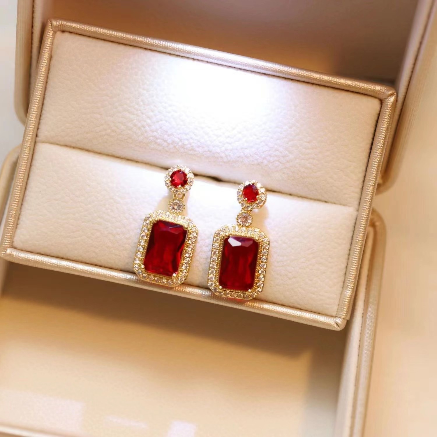 pendientes de oro rojo