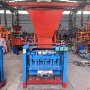 Máquina automática de bloques de hormigón a precio de fábrica de China con tolva para bloques de cemento de pavimentación entrelazada - Product Image 3