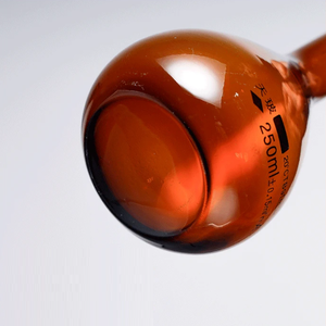 Bình thủy tinh đáy phẳng Borosilicate 250ml loại A có nút thủy tinh màu nâu, dùng cho phòng thí nghiệm hóa học - Product Image 4