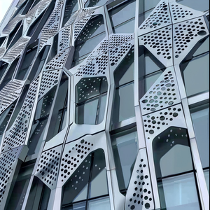 Personalizzato moderno sistema di rivestimento esterno 3D facciata in alluminio a prova di umidità superficie decorativa in legno facile installazione ad incastro