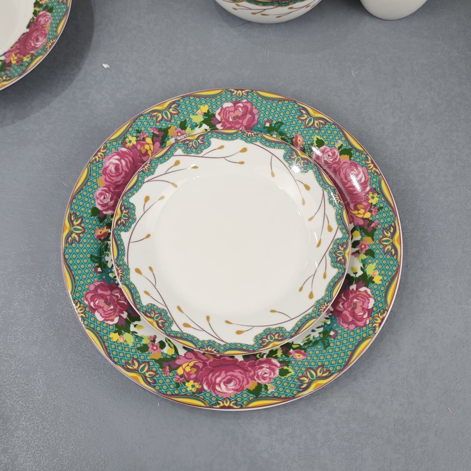 Wholesale Ceramic Dishes Set New Design New Hot 16pcs Tableware Set New Bone China Plate Bowl Mug 3