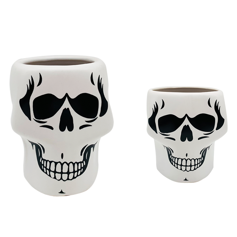 Tazas grandes y pequeñas con caja de colores.