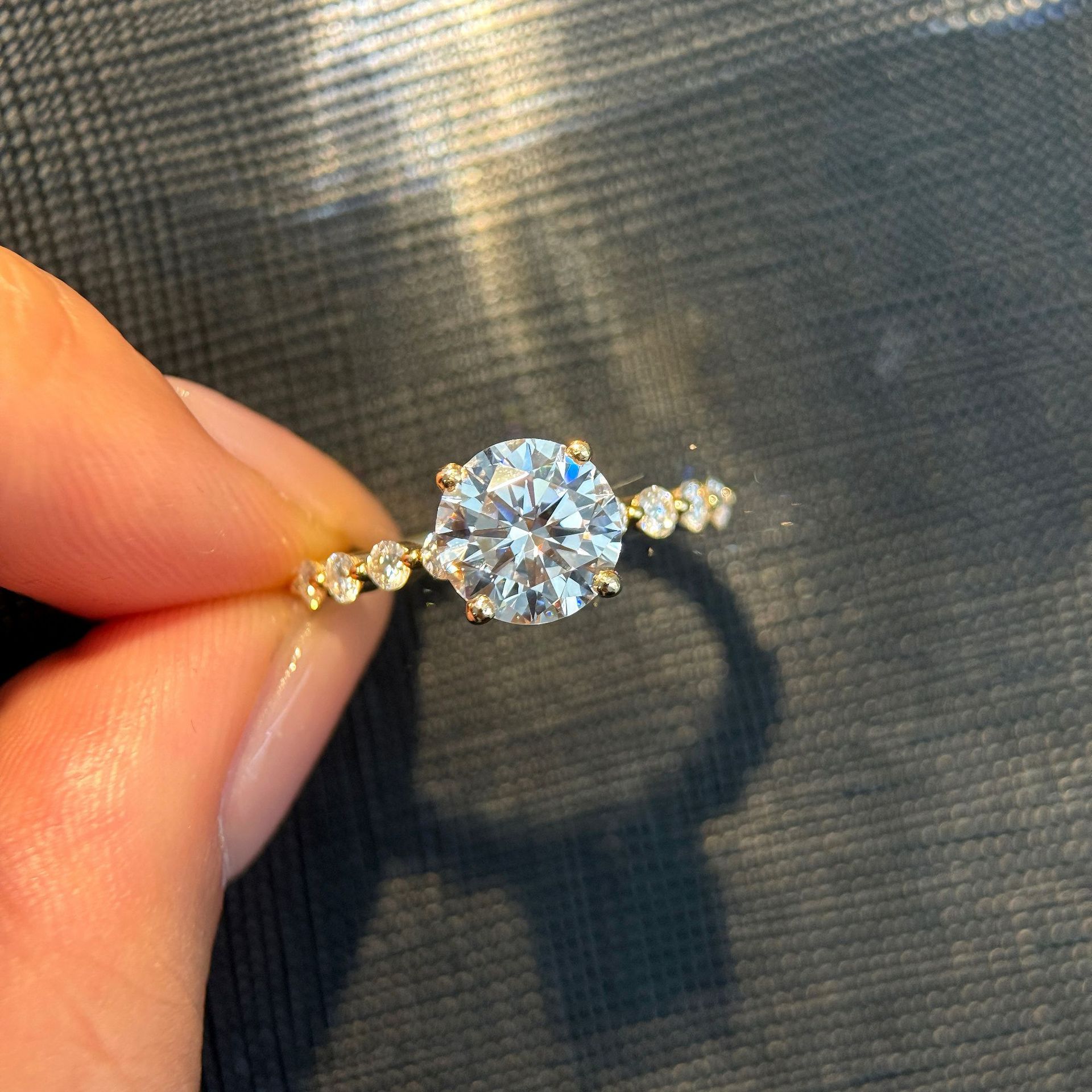 Bague ronde en moissanite 2 carats