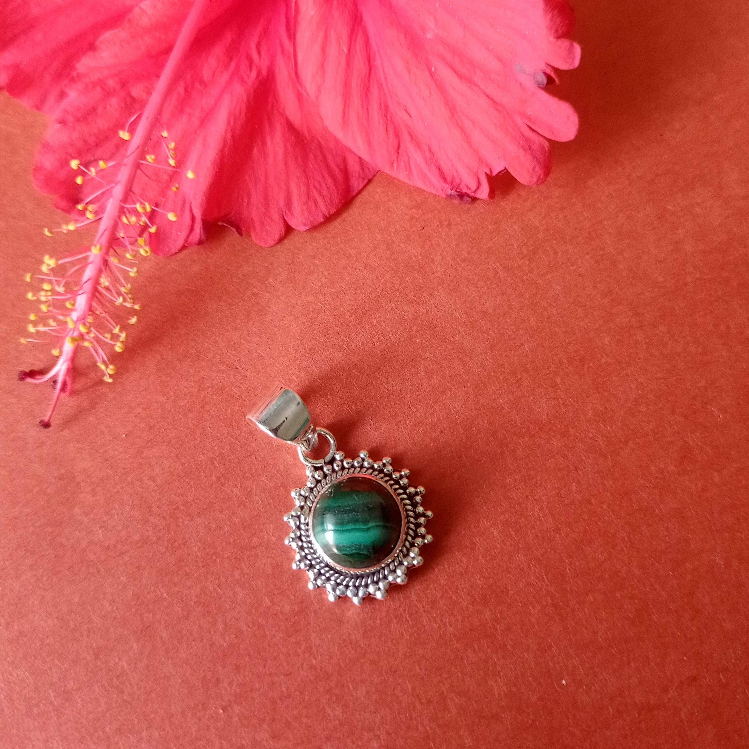 สีเขียว