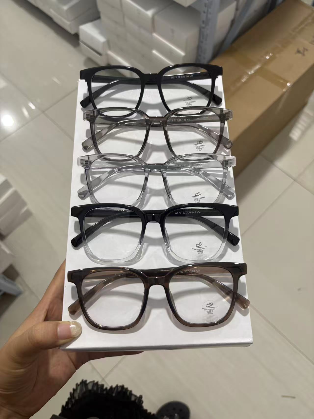 I23 Black