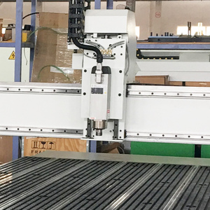 Máquina CNC con husillo giratorio enrutador CNC y máquina para enrutador de corte de madera cnc - Product Image 5