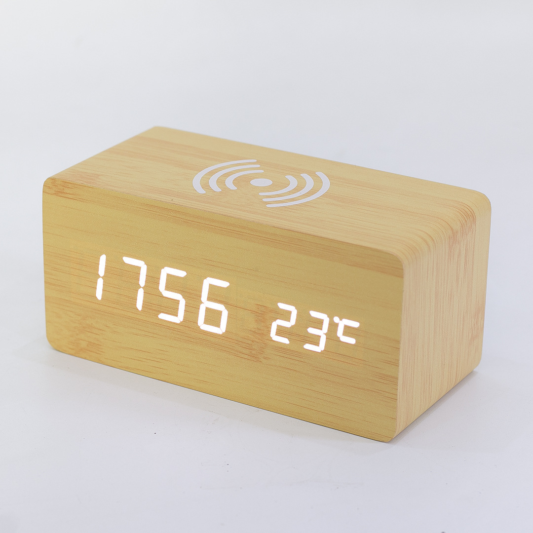 Lampada bianca in bambù e legno