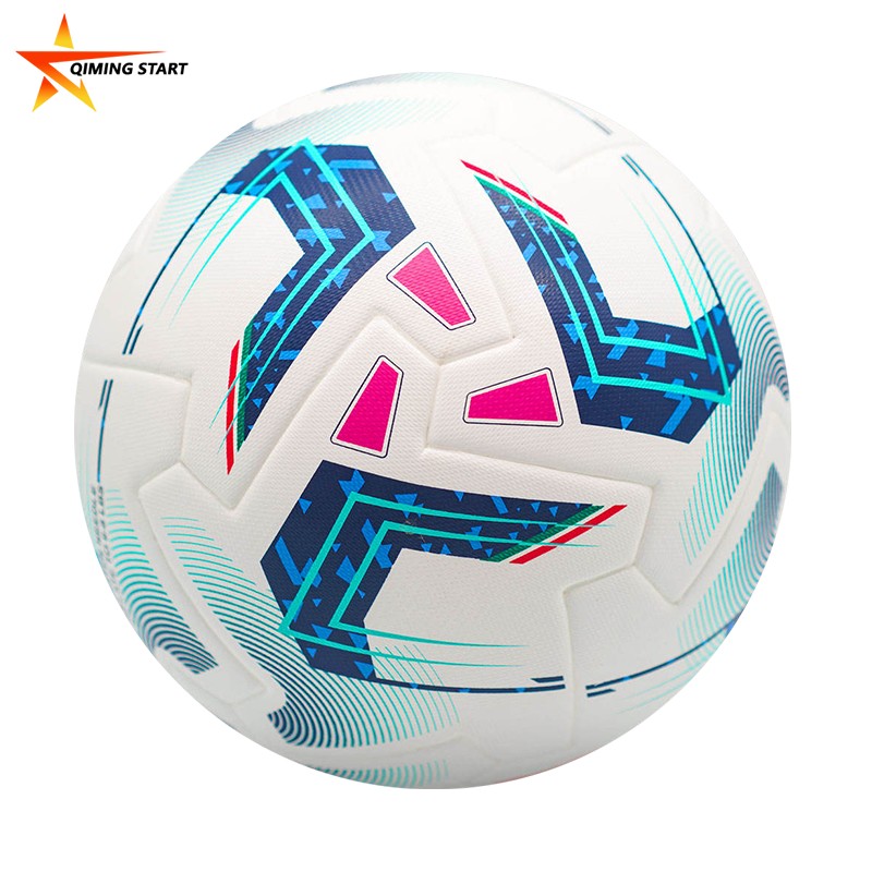 Divers ballons de football en stock-multicolore