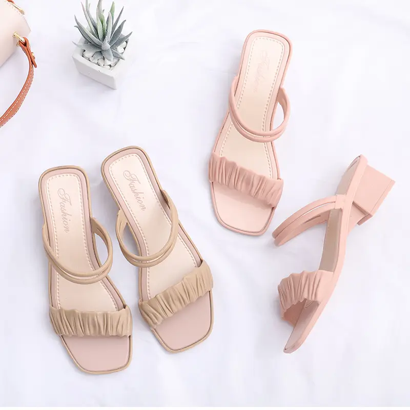 Sandalias planas informales nuevas sandalias baratas al por mayor cuña OEM zapatos planos diseñador mujeres PVC verano logotipo personalizado al aire libre