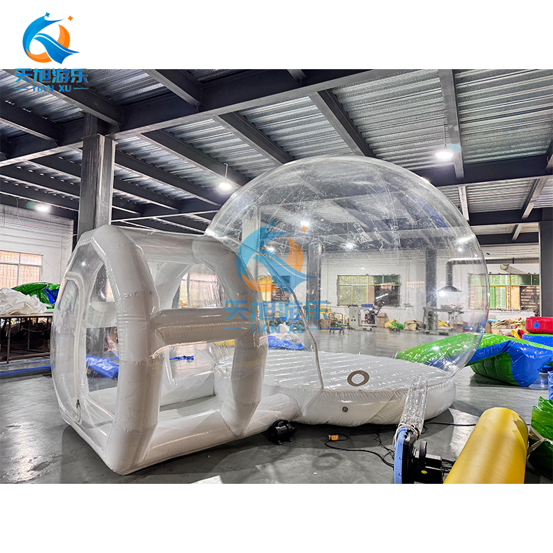 Maison bulle gonflable avec plateforme de saut