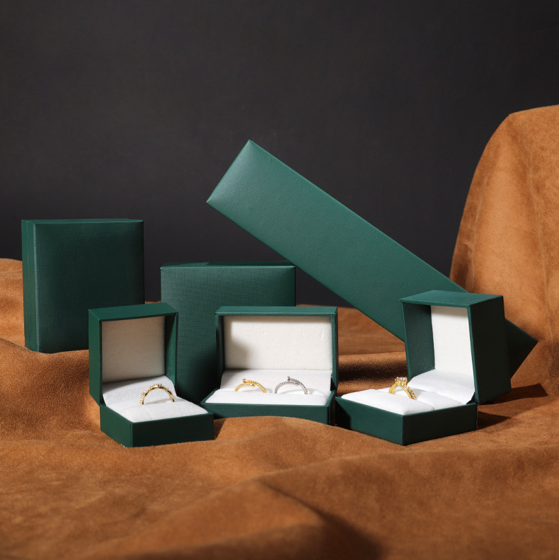 Boîte à bijoux à clapet