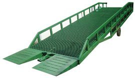 8 ~ 18 Ton Logistics Park Mobile Boarding Bridge Plataforma de carga y descarga de montacargas al aire libre personalizada - Product Image 2