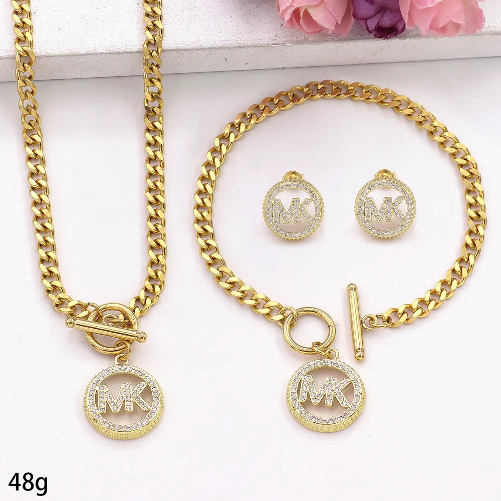 Neuzugang 18k Gold plattiert Edelstahl Luxus-Schmuck-Set Designer-Schmuck Berühmte Marken Brief-Schmuck-Set für Damen